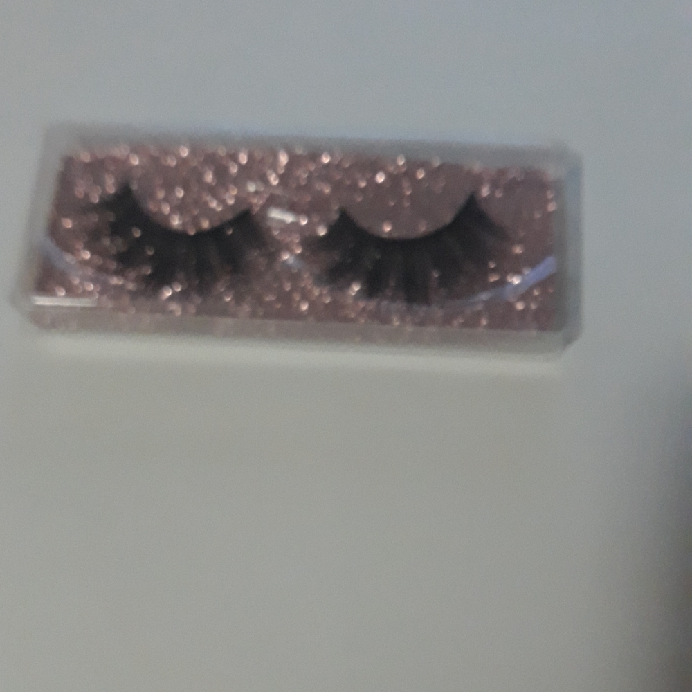 Eyelashes - Picture 5 of 7